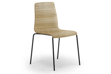 Sedie e poltrone in legno dal design moderno per arredo case di riposo e ospedali Zerosedici wood