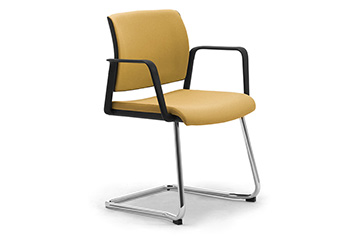 Comode sedie visitatore con telaio a slitta dotate di braccioli per ingresso e sala attesa ufficio Wiki Relax