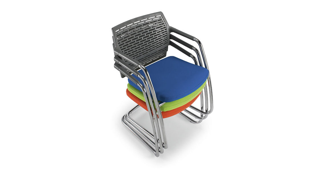 sedie-e-tavoli-sovrapponibili-img-05