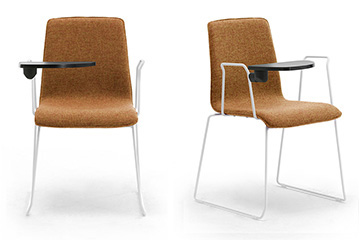 Sedie polivalenti di design con tavoletta scrittoio ripieghevole per sala congressi e conferenze slitta