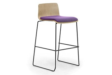 Sgabelli in legno rovere o faggio con pannello imbottito per arredo area comune cliniche ed ospedali Zerosedici Wood Stool